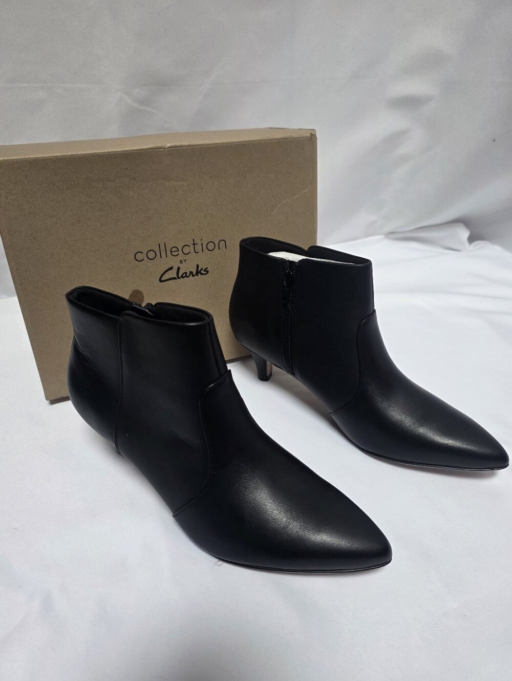 Clarks Linvale Judith Black Leather Ankle Booties NWT 9.5M Kitten Heel